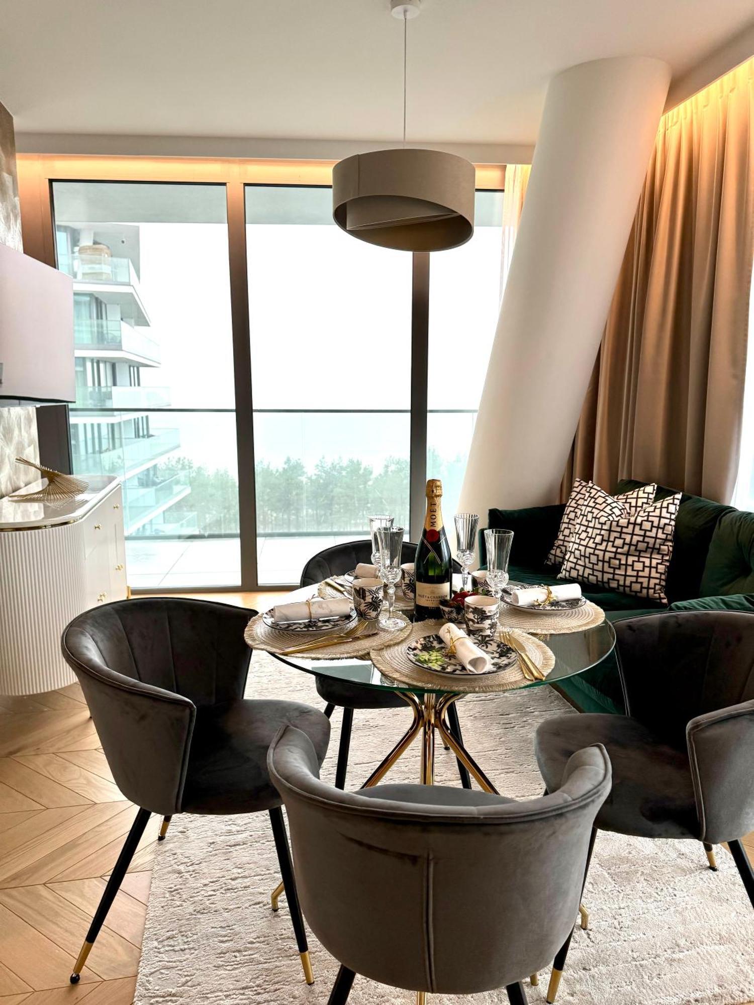 Wave Apartment Tyballtic 7Th Floor With Two Bedrooms And Sea View! Miedzyzdroje Dış mekan fotoğraf
